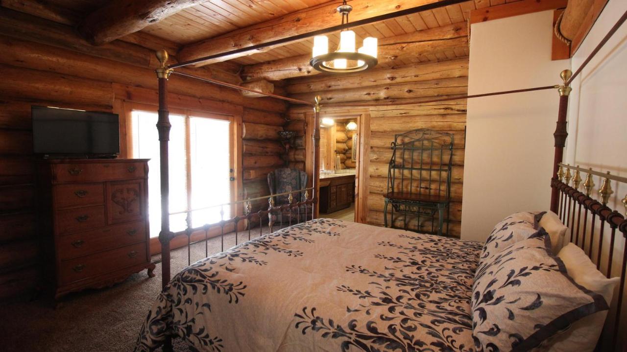 Tioga Logs * Yosemite West